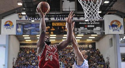 Με το δεξί και Σάμιουελς η Αρμάνι