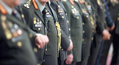 Aυξήσεις στους μισθούς των ενστόλων από τέλη Νοέμβρη