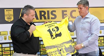 Η επετειακή φανέλα του Άρη