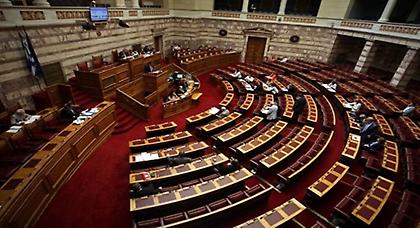 «Σφαγή» στη Βουλή για τα κόκκινα δάνεια ΝΔ και ΠΑΣΟΚ