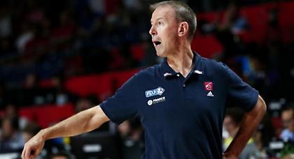 Επιμένει στα… ερυθρόλευκα ο Κολέ!