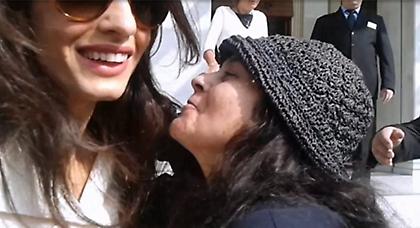 Το φιλί της Ελένης Λουκά στην Αλαμουντίν! (video)