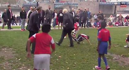 Τάκλιν του Δημάρχου σε… 9χρονο! (video)