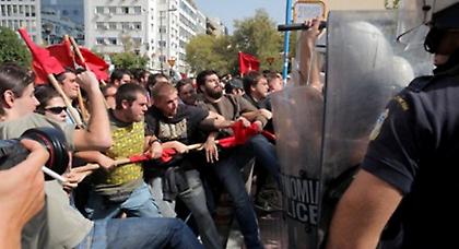 Φωτογραφίες από τα μικροεπεισόδια έξω από την Πρυτανεία