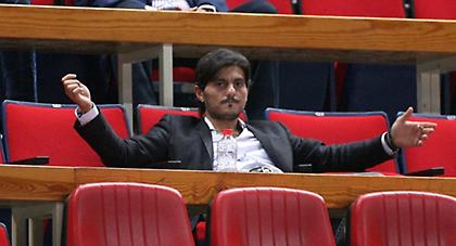 «Δεν προσβάλλουν κανέναν οι ιδιοκτήτες του Ολυμπιακού;»