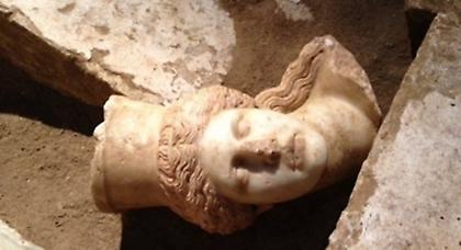 Βρέθηκε το κεφάλι της μίας σφίγγας στην Αμφίπολη