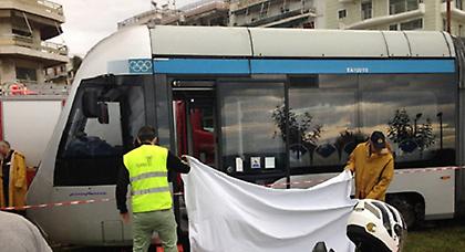 Τραγωδία στο Φλοίσβο: Τραμ παρέσυρε και σκότωσε ηλικιωμένη