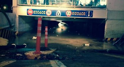 Συγκλονιστική μαρτυρία εγκλωβισμένου στο πάρκινγκ του σούπερ μάρκετ