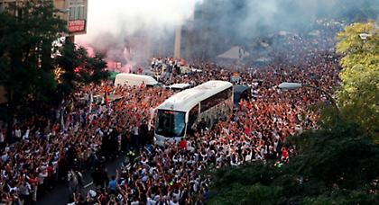 Χαμός στην άφιξη της Ρεάλ! (video)