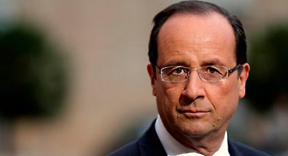 Γυμνόστηθη επίθεση στον Ολάντ από τις Femen (video)