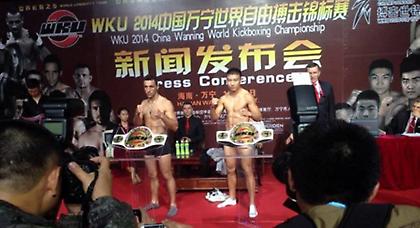 Τους έμαθε ελληνικά (video)