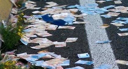 «Έβρεξε»... ευρώ στην εθνική οδό!