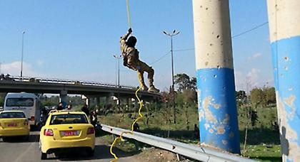 Τζιχαντιστές εκπαιδεύονται σαν... κασκαντέρ του Χόλιγουντ (pics)