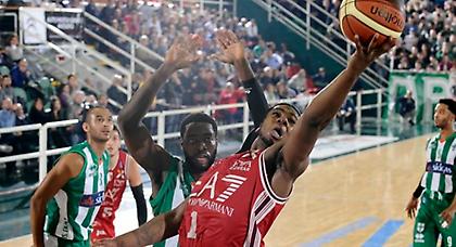 Με κομμένο… σερί η Αρμάνι στο ΟΑΚΑ!