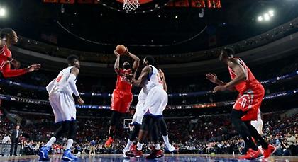 Προελαύνουν και… χωρίς Έλληνες