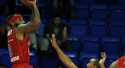 Ξέφυγε η Κουμπάν