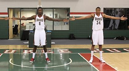 Ύμνοι Σάντερς για Αντετοκούνμπο