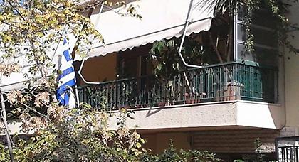 Γιατί οι κακοποιοί υποχρέωναν την κοπέλα να αλλάζει ρούχα...