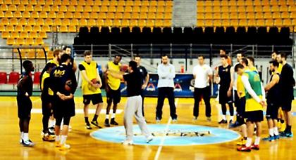 Εκτός ο Γκίκας