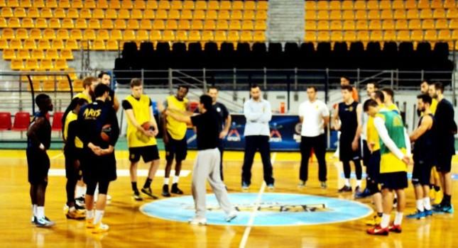 Εκτός ο Γκίκας