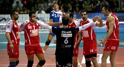 «Αγκαλιά» Ολυμπιακός και Εθνικός