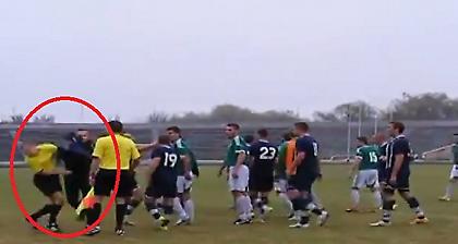 Μπουκέτο σε διαιτητή (video)