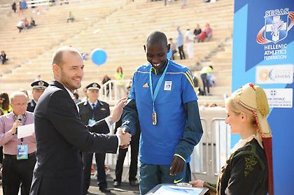 240 εκατομμύρια βήματα στην  «Διαδρομής Προσφοράς» της ΟΠΑΠ Α.Ε.  για τον 32ο Μαραθώνιο της Αθήνας