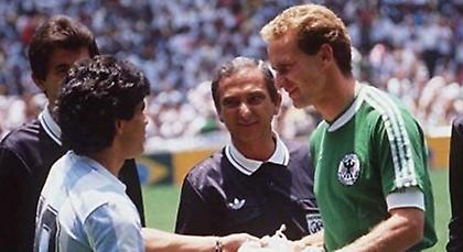 Ρουμενίγκε: «Πάνω από τον Πελέ ο Μαραντόνα»