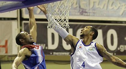 Σίμπσον: «Να κλέψουμε τη νίκη από τον Ολυμπιακό»