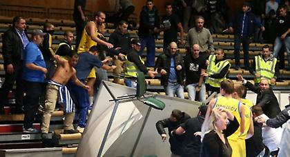 «Ντου» οπαδών στο Λέφσκι-Παρτίζαν! (pics/video)