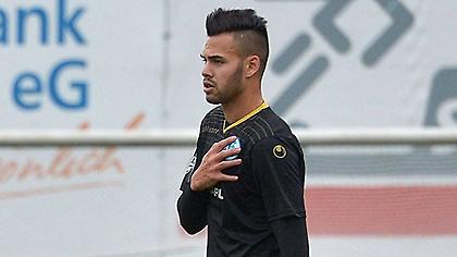 Ποδοσφαιριστής με φορητό απινιδωτή