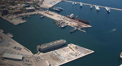 Συναγερμός στο λιμάνι του Πειραιά για πιθανό κρούσμα Έμπολα