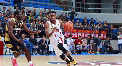 Απίστευτη εμφάνιση ΜακΚόλουμ στην Κίνα (video)