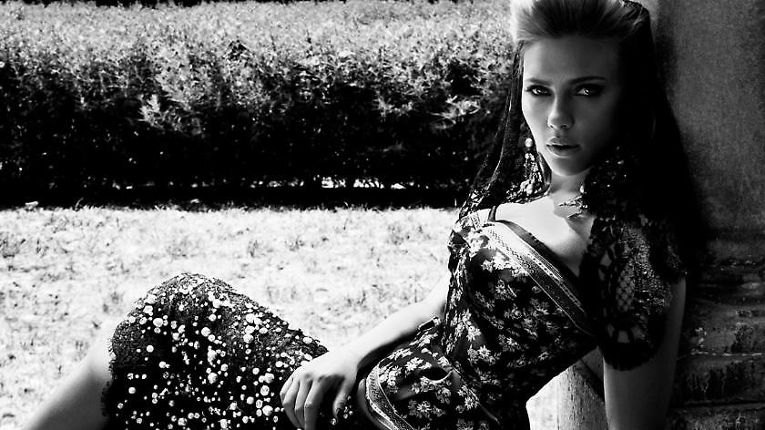 Η Σκάρλετ Γιόχανσον έκλεισε τα 30. Το γιορτάζουμε με 30 φωτογραφίες