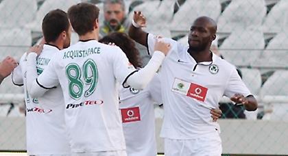 Νίκη με Ποτέ και παράπονα για τη διαιτησία