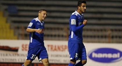 Ξέσπασε η…  Κυρία