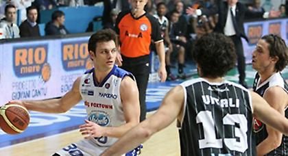 Δύσκολη νίκη για Καντού