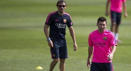 «Υπόκλιση» Ενρίκε σε Μέσι