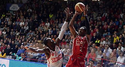 Σεληνιασμένος Μπρουκς και νίκη για Μιλάνο