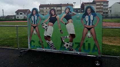 Απέσυραν το… σέξι «τείχος»