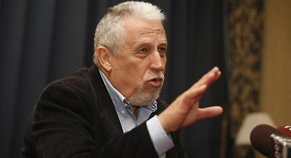 Μανώλης σε Τατούλη: «Βούλωσε το, δεν φοράς παντελόνια»