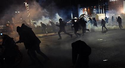 Xάος στο Μιζούρι για τον αστυνομικό που σκότωσε τον 18χρονο (Live Streaming)