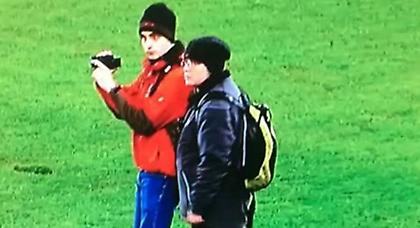 «Μπούκαραν» στο γήπεδο για … βίντεο (video)