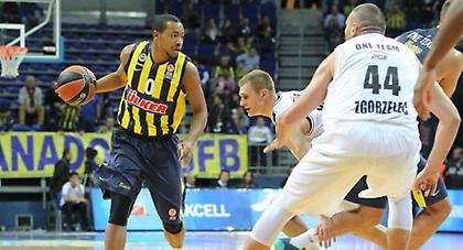 Νίκη από τα… αποδυτήρια για «Φενέρ»