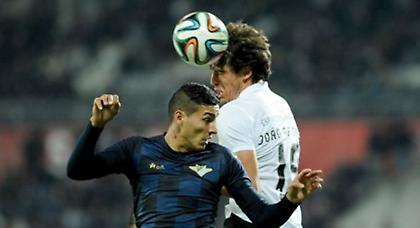 Περιμένει, ελπίζει, εύχεται...