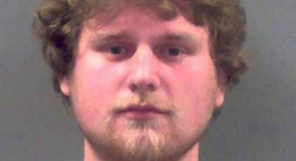 Τεμάχισε τον πατέρα του και τον έκανε... έπιπλο για την τηλεόραση!