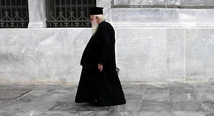 Στα χέρια των αρχών σπείρα που εξαπατούσε ιερείς