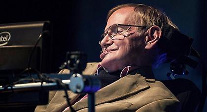 Ο Στίβεν Χοκινγκ θέλει να γίνει ο επόμενος «κακός» στον James Bond