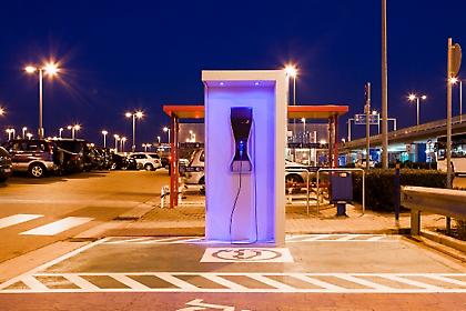 Ταχυφορτιστής ηλεκτρικών οχημάτων στο Αεροδρόμιο Αθηνών