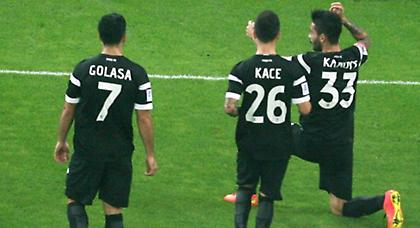 Ο βασιλιάς είναι γυμνός, ζήτω ο βασιλιάς